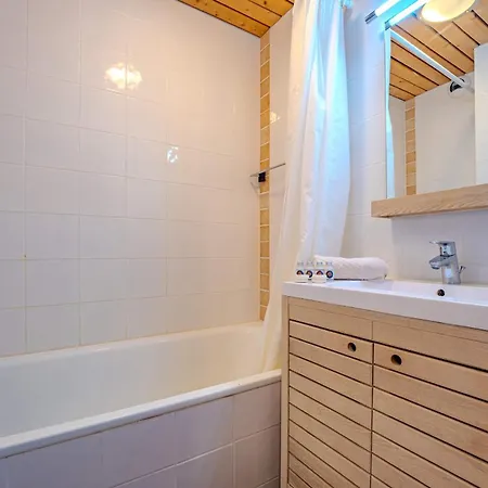 Ski-in Out W Mountain Views Apartament *